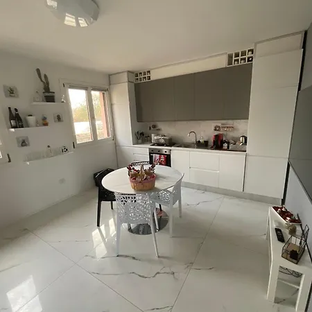 Kira La Mura San Carlo