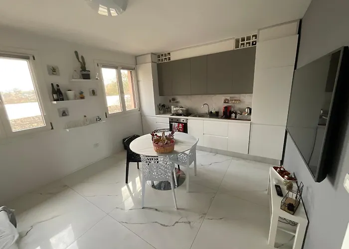 Kira La Mura San Carlo